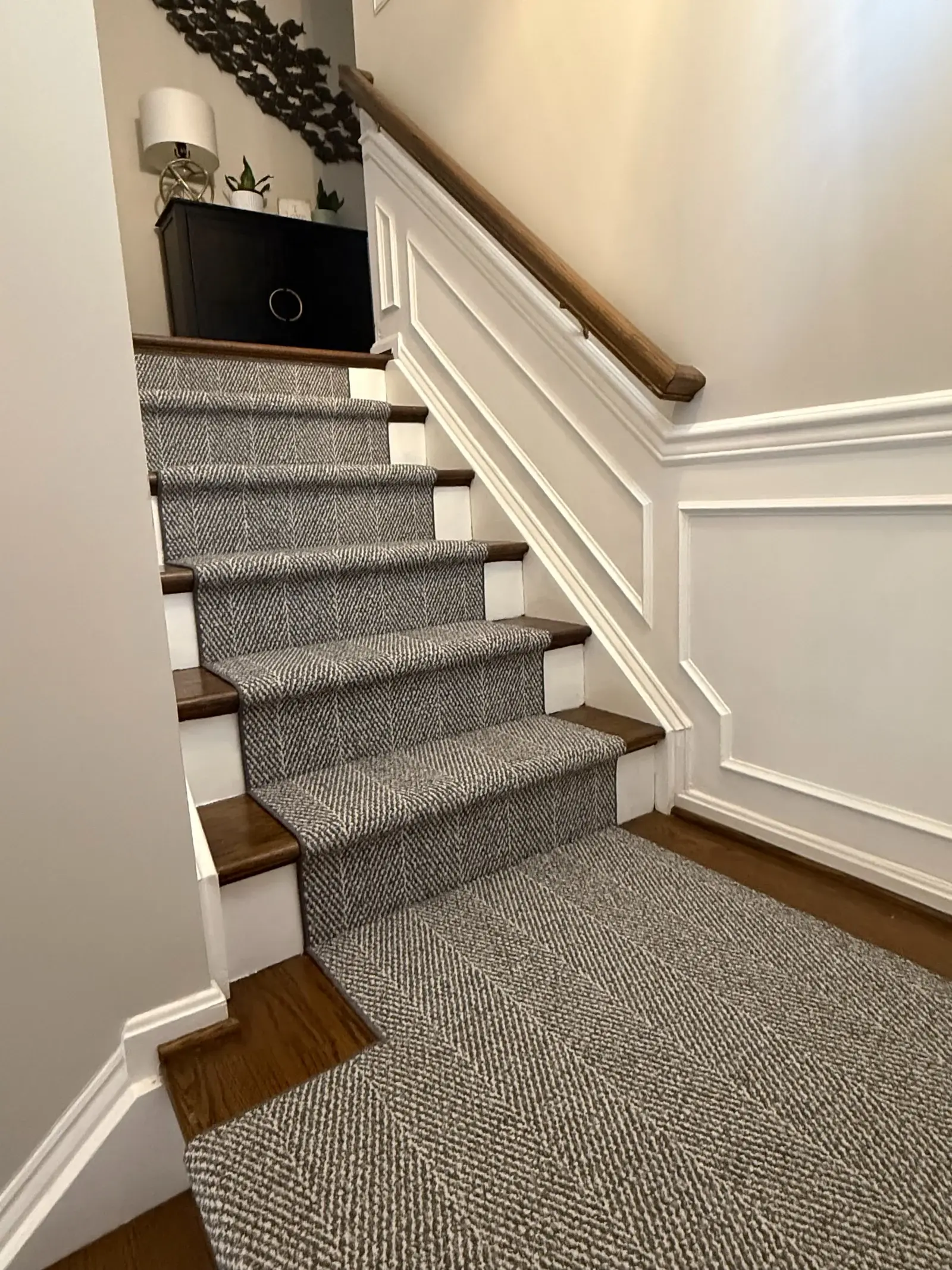 Second view of the gray custom runner and its bound edges